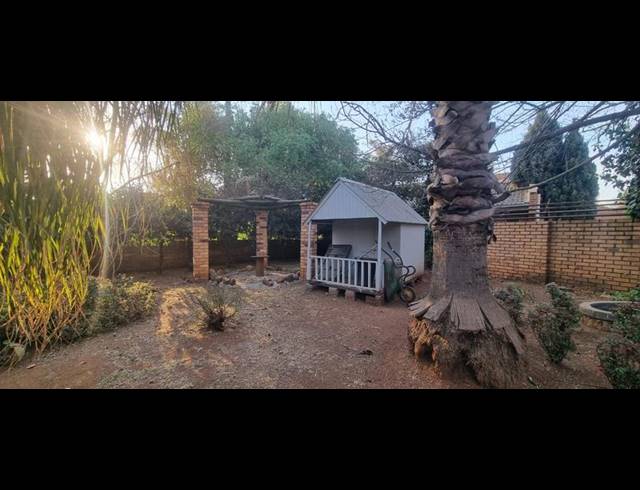 4 BEDROOM HOUSE FOR SALE IN SONNEVELD